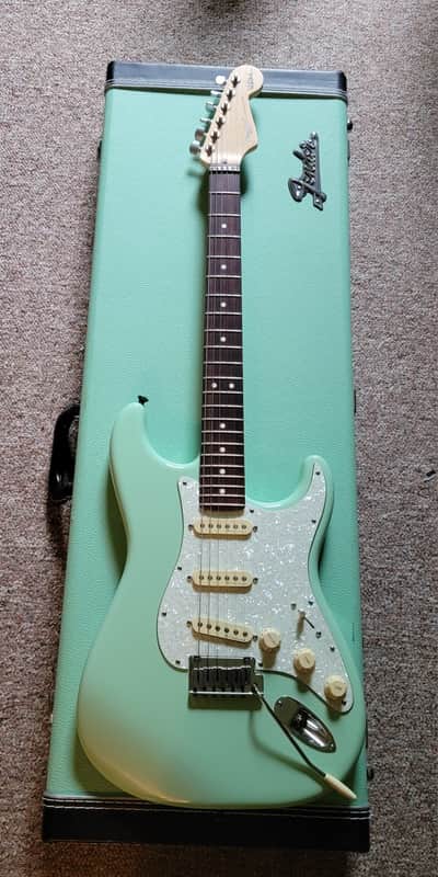 FENDER 2023 Fender Jeff Beck Stratocaster - Seafoam Green with Rosewood Fingerboard Solidbody Electric Guitar with Alder Body, Maple Neck, Rosewood Fingerboard, and Special Design Dual-coil Ceramic Noiseless Pickups 2023