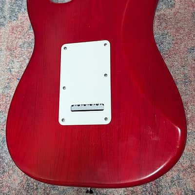 2005 Fender Highway One Stratocaster with Rosewood Fretboard - Crimson Red Transparent image 6