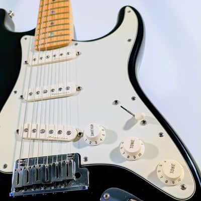 2002 Fender American Deluxe Stratocaster with Maple Fretboard - Montego Black image 11