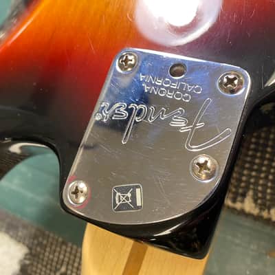2006 Fender American Deluxe Stratocaster - 3 Color Sunburst - Includes Hardshell Case! image 8