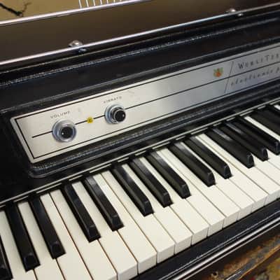 Wurlitzer 200A electric piano + V Vibe amplifier + music stand image 6
