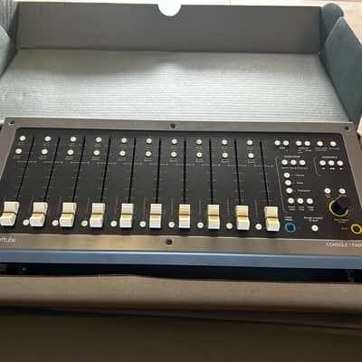 1 of 2 Softube Console 1 Fader USB DAW Control Surface 2019 - Gray image 3