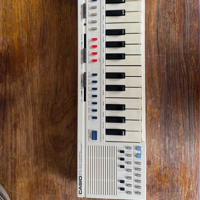 Casio PT-20 29-Key Mini Synthesizer 1980s - White image 10