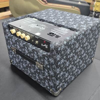 Fender Rumble 25 - 25-Watt 1x8" Bass Combo image 4