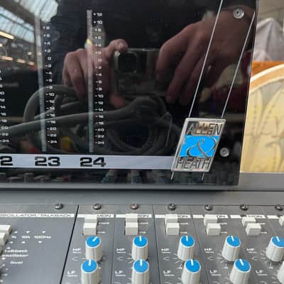 Immagine Allen & Heath Saber Mk2 Plus 32ch Mixing Console M32134 + RPS2 PSU - Vintage Allen & Heath Saber Mk2 Plus Late 1980s - Grey/Black - 6