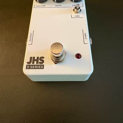 JHS 3 Series Chorus 2020 - Present - White image 2