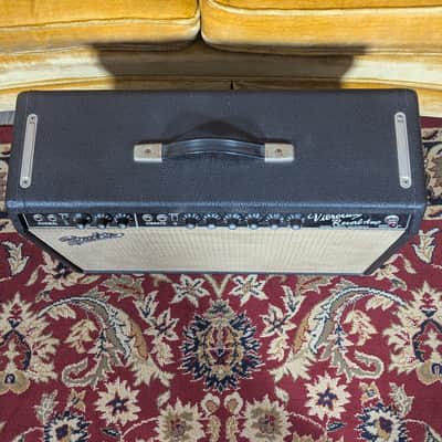 Fender Vibrolux Reverb 2-Channel 35-Watt 2x10" Guitar Combo 1967 - Black Panel image 2