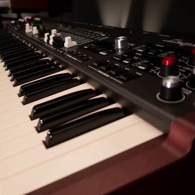 Viscount Legend One 61 Stage Keyboard with Lower Manual image 3