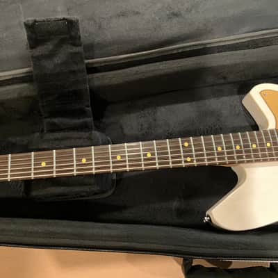 Reverend  Descent W Barotone 2025 - Trans White with case image 5