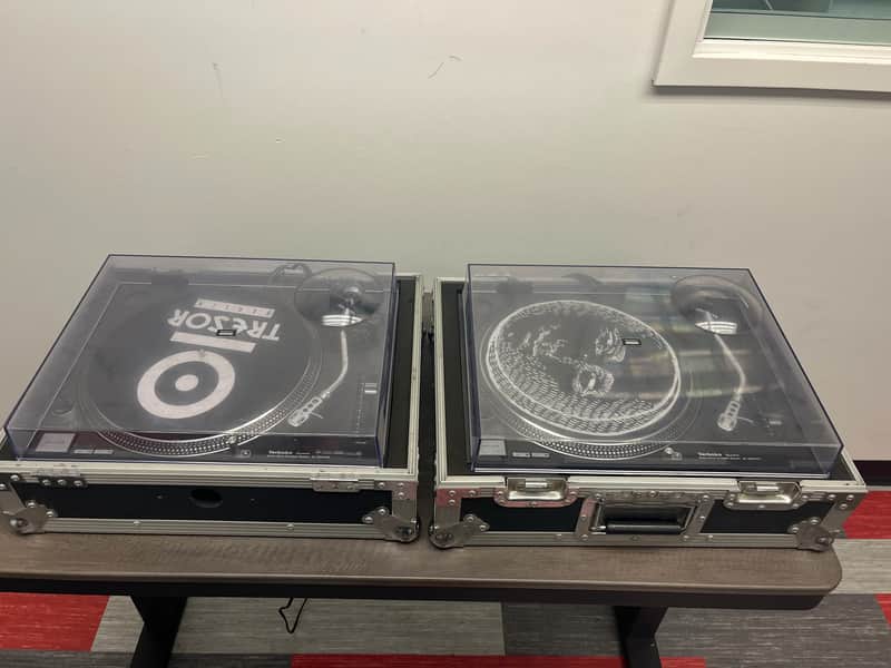 Pair Technics SL-1200MK2 Black With Hard Cases image 1