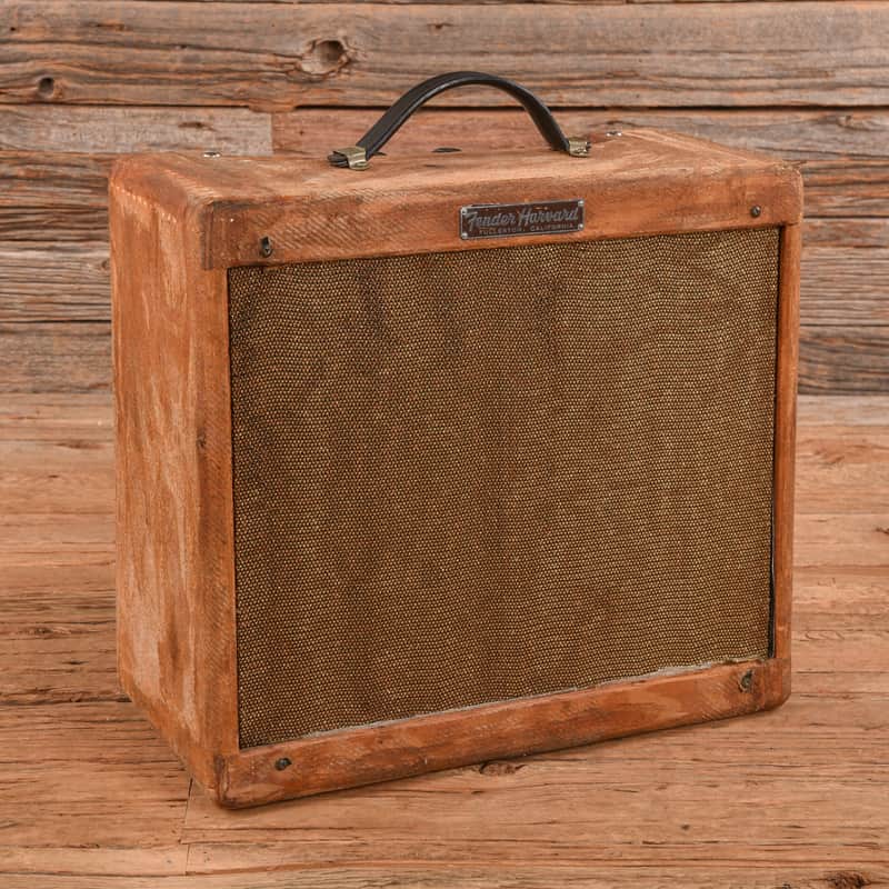 Black Fender amplifier with silver knobs and grille cloth.