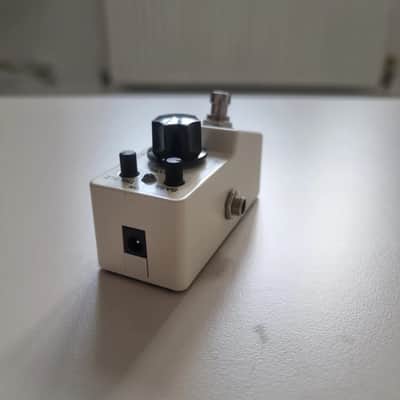Ibanez Booster MINI 2021 - White image 3