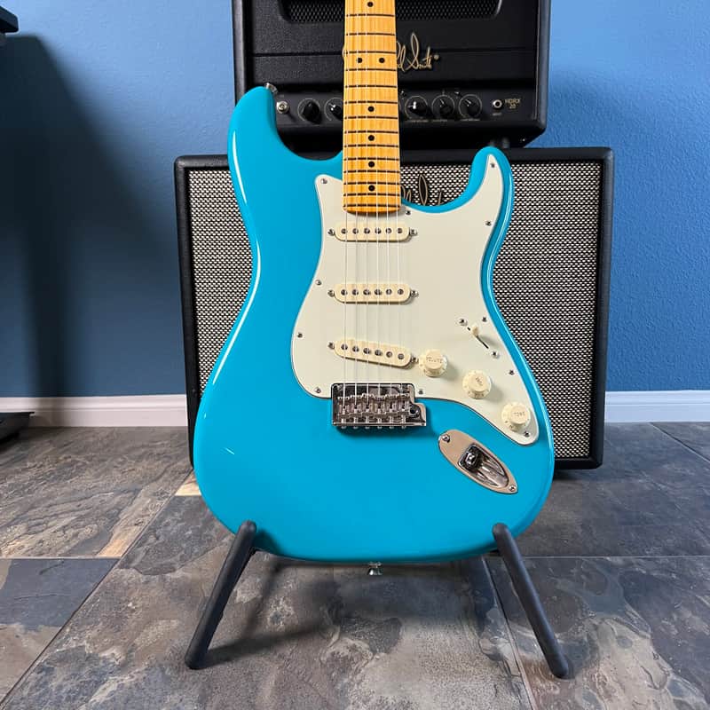 Fender American Professional II Stratocaster with Maple Fretboard 2020 - Present - Miami Blue