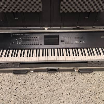 Korg Kronos X 88 with Case
