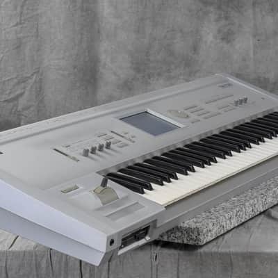 KORG TRITON 61-Key Music Workstation Synthesizer in Very Good condition image 14