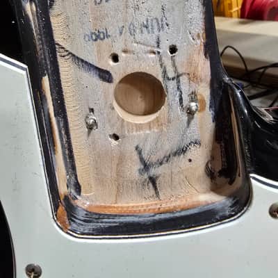 Fender Standard Jazz Bass with Rosewood Fretboard 1999- Bartolini Pick Ups- Black image 18