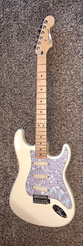 06 Fender Standard Stratocaster with  maple Fretboard David Gilmore emg’s electric guitar 2006 White image 1
