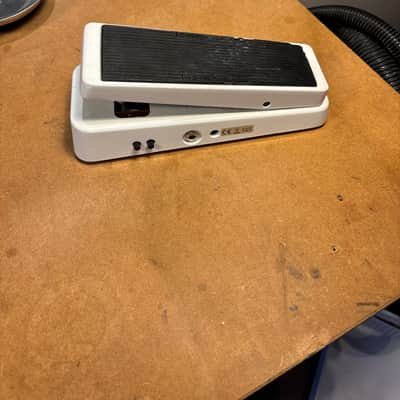 Immagine Dunlop 105Q Cry Baby Bass Wah 1999 - Present - White - 2