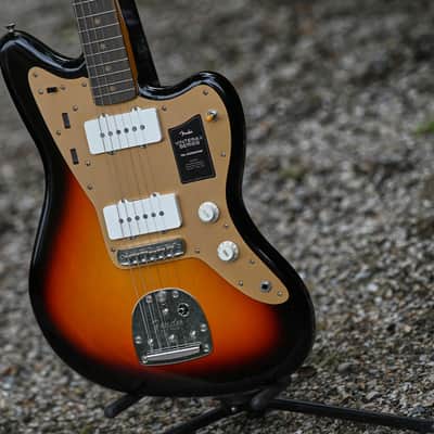 Fender Limited Edition Vintera II Road Worn 50s Jazzmaster- 3-Color Sunburst image 3
