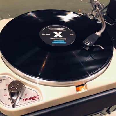 Thorens TD124 beige/black original 60s turntable image 4