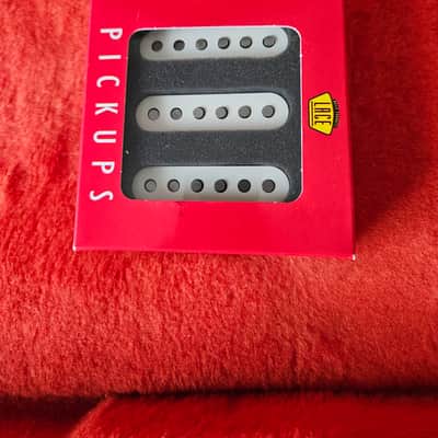 Fender Roadhouse Stratocaster with Rosewood Fretboard 1997 - 2000 - Olympic White image 8