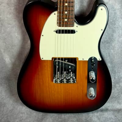 Immagine Fender Highway One Telecaster with Rosewood Fretboard 2010 - 3-Color Sunburst w/Fender Gig Bag - 2