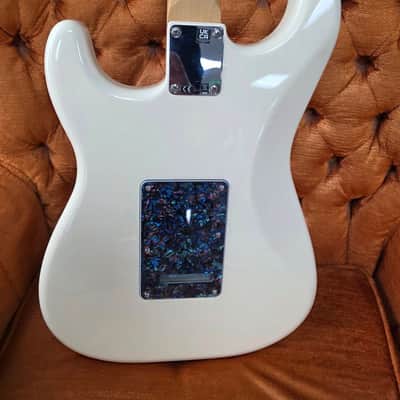 Fender Vintera '60s Stratocaster Modified with Pau Ferro Fretboard 2019 - 2023 - Olympic White image 4