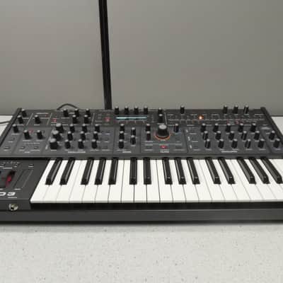 Sequential Pro 3 37-Key 3-Voice Monophonic / Paraphonic Synthesizer image 2