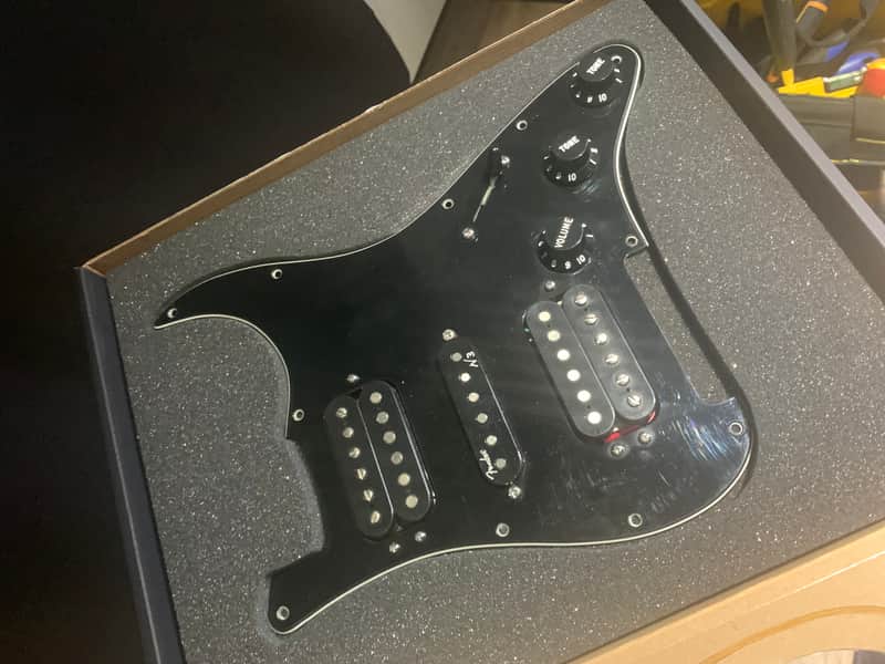 Fender USA deluxe 2016 Stratocaster pickguard - Black image 1