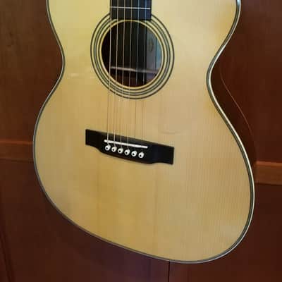 Martin OMC-28M Laurence Juber signature custom edition, Madagascar/Adirondack image 1