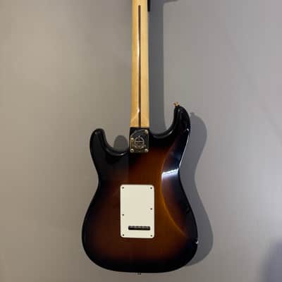 Fender 60th Anniversary Commemorative American Standard Stratocaster with Gold Hardware, Maple Fretboard 2014 - 2-Color Sunburst image 4