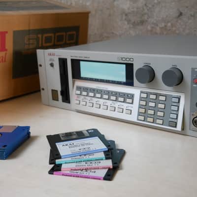 Akai • S1000 MIDI Stereo Digital Sampler (1988) /// SERVICED w/BOX, new PSU, backlight & floppies