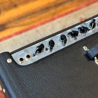 Fender Hot Rod DeVille 212 60 Watt 2x12" Guitar Amplifier w/Spring Reverb imagen 3