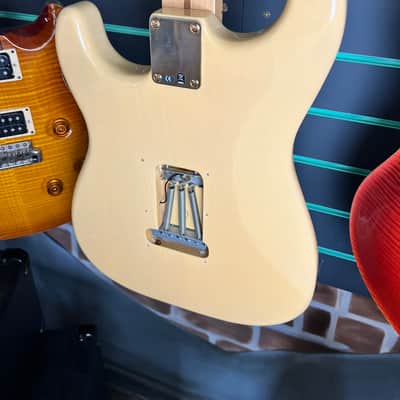 Fender Deluxe Player's Strat Honey Blonde 2007 Electric Guitar image 12