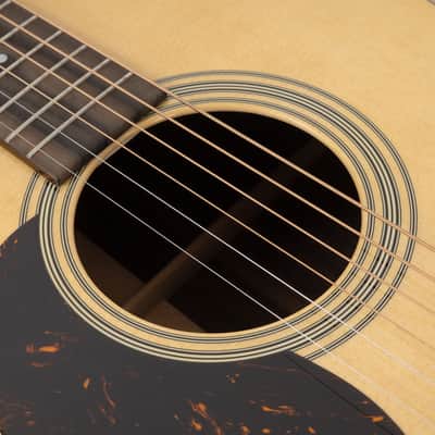 Martin D-28 Left Handed - Natural image 8