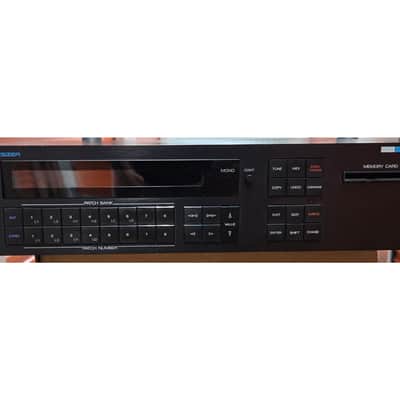 Roland D-550 Linear Synth Sound Module With Cards