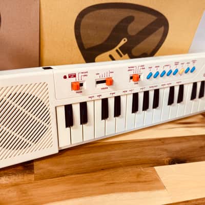 Casio PT-10 29-Key Mini Synthesizer 1980s - White image 2