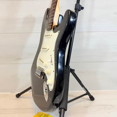 Silvertone Samick Silvertone S-Style Electric Guitar Black Rosewood Fingerboard Late 1980s to Early 1990s image 6