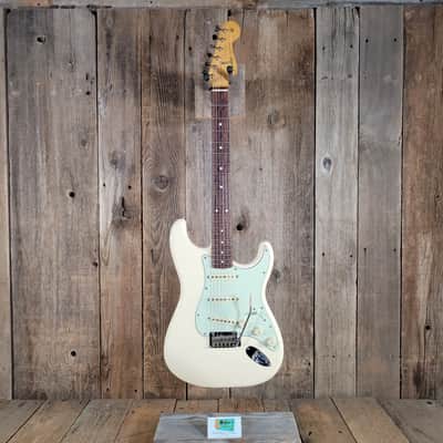 Fender Vintera Stratocaster 60's Mod 2020 w/ Gig Bag - Olympic White image 2