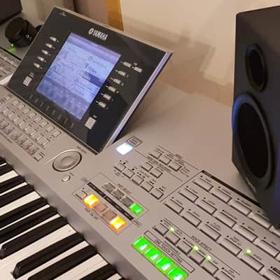 Yamaha Tyros2 61-Key Arranger Workstation Keyboard 2000s - β
RARE from 2000sβ
Synthesizer / Keyboard β
Cleaned & Full Checked image 9