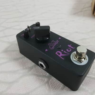 Suhr Riot Mini Distortion Pedal Black Edition image 2