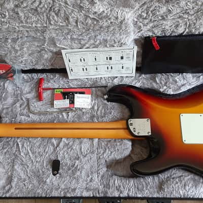 Fender Stratocaster 2021 - American Ultra HSS Ultraburst image 2