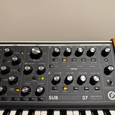 Moog Subsequent 37 Analog Synth 2017 - Present - Black image 9