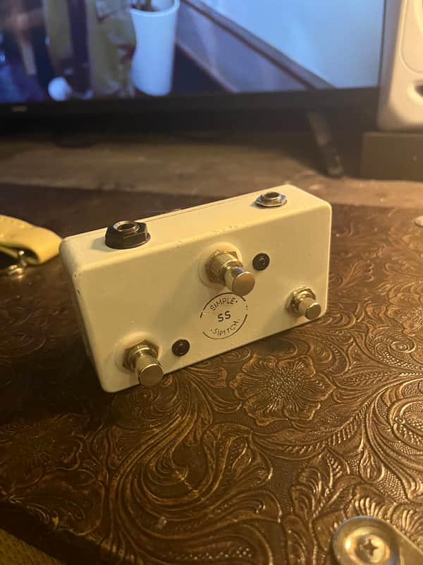 Simple Switch Effects Amp Switcher + tap tempo 2021 - White image 1