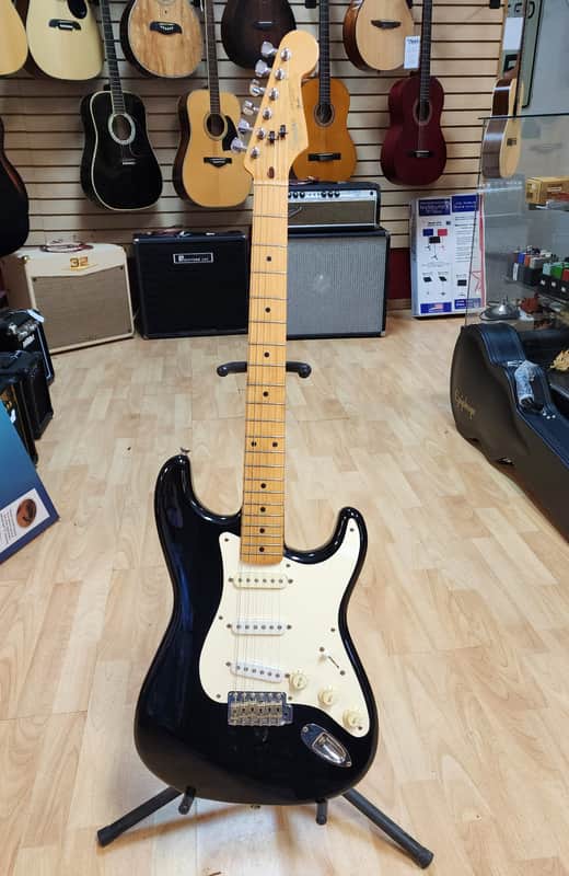 1986 Fender Squier '57 Reissue Stratocaster - Black image 1