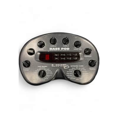 Line 6 Bass POD xt Multi-Effect and Amp Modeler Black