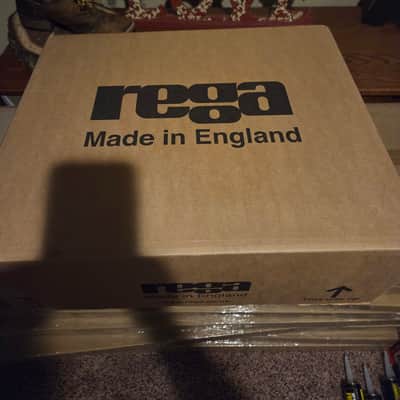 Rega Planar 1 Belt Drive Turntable image 3