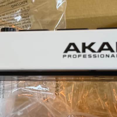 Akai MPK Mini MKIII 25-Key MIDI Controller - White image 4