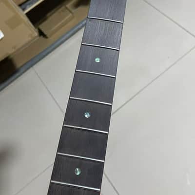 Round end stainless steel 21 frets roasted flame Maple guitar neck 25.5inch hole 10mm Rosewood fingerboard st image 6