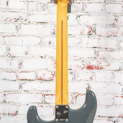 Fender - American Professional Classic Stratocaster - Electric Guitar - HSS - Maple Fingerboard - Faded Black - w/ Deluxe Gigbag image 8